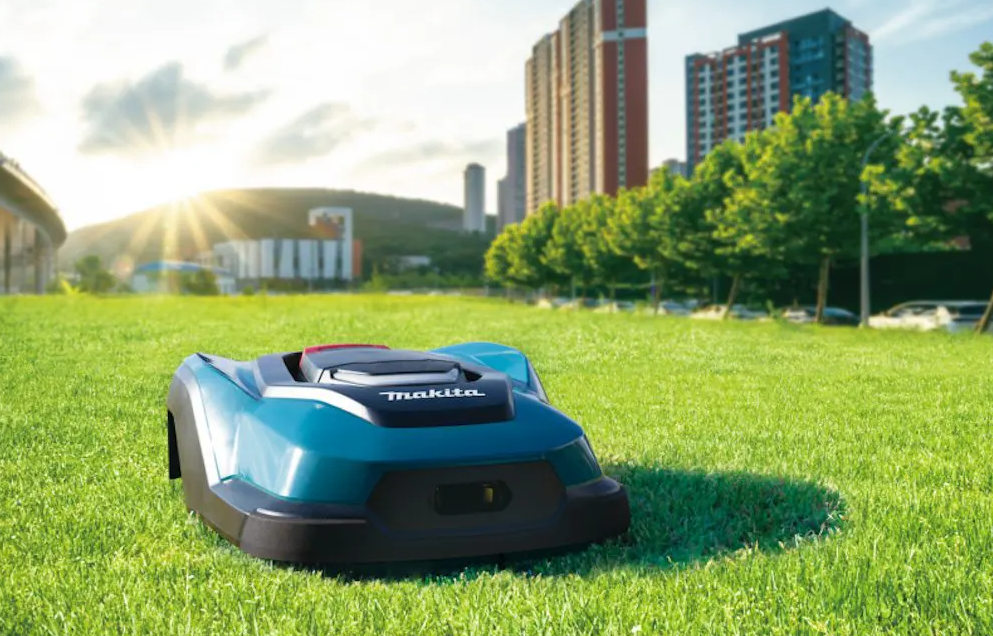 Makita Robotic Lawn Mower in action